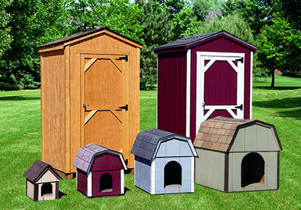 Various dog houses in different sizes and colors